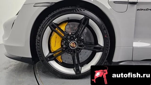 Porsche Taycan Taikan 2021 года - вид 5