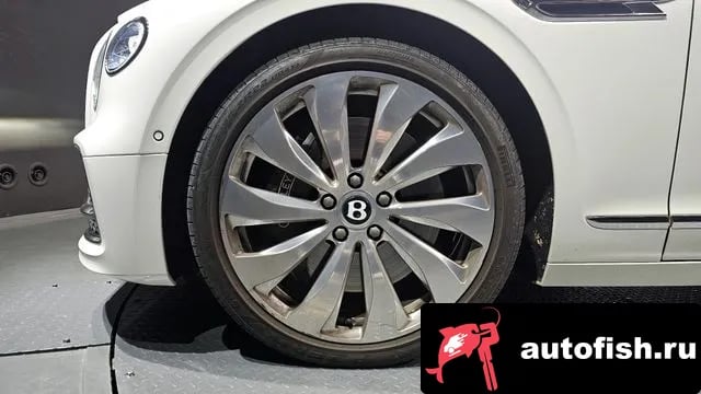 Bentley Flying Spur Flying Spur 3rd Generation 2021 года - вид 5