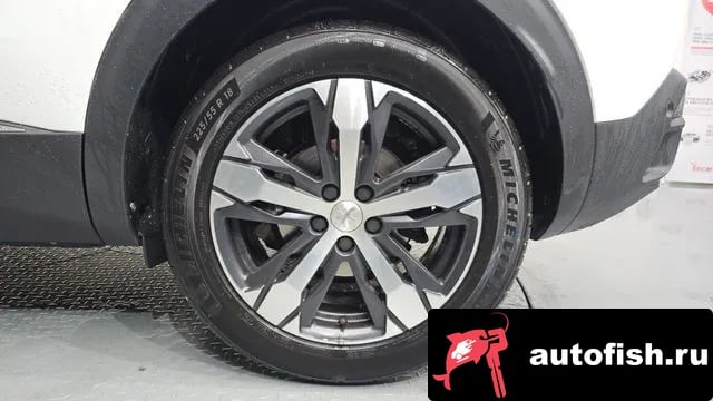 Peugeot 3008 3008 second generation 2018 года - вид 5