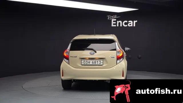 Toyota Prius Prius C 2018 года - вид 4