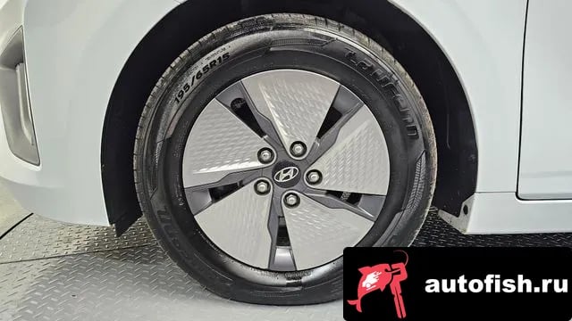 Hyundai Ioniq The New Ionic Hybrid 2020 года - похожие автомобили