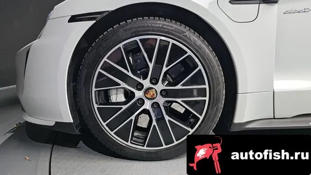 Porsche Taycan Taikan 2021 года - вид 5