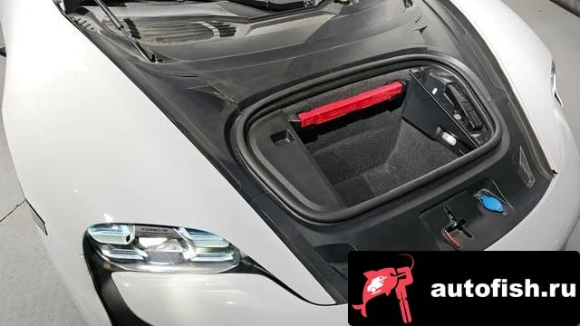 Porsche Taycan Taikan 2021 года - вид 6