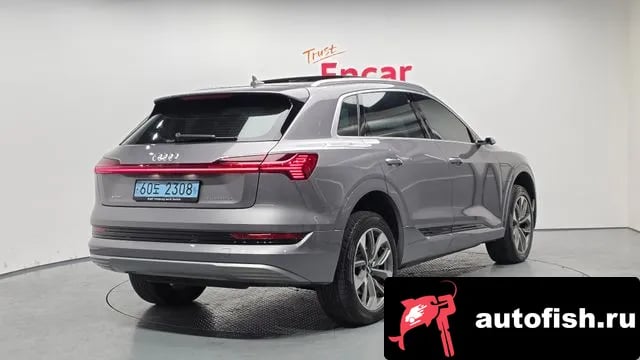 Audi e-tron e-Tron 2020 года - похожие автомобили