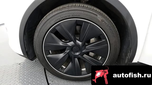 Tesla Model Y Model Y 2021 года - вид 5