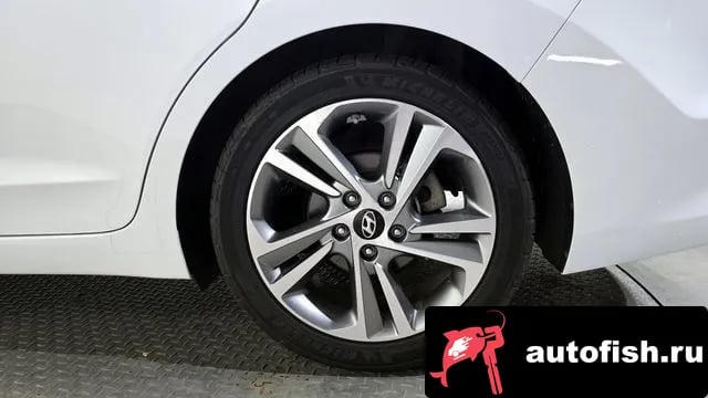 Hyundai AVANTE Avante AD 2018 года - вид 5