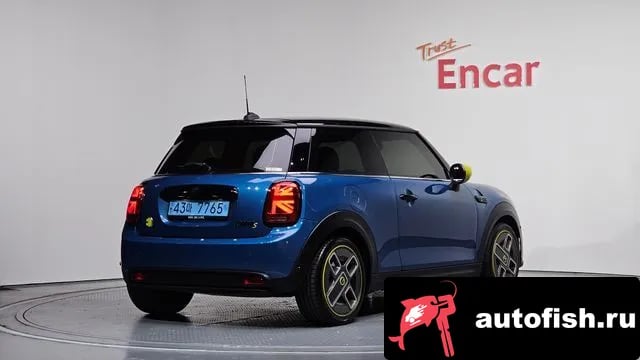 Mini Cooper Cooper Electric 2023 года - вид 2