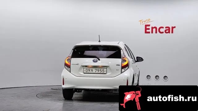 Toyota Prius Prius C 2018 года - вид 4