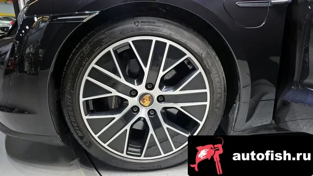 Porsche Taycan Taikan 2022 года - вид 5