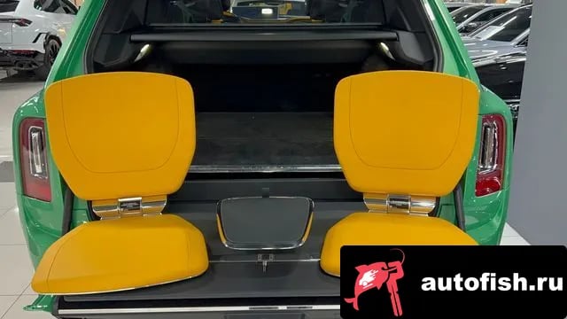 Rolls-Royce Cullinan Cullinan 2023 года - похожие автомобили