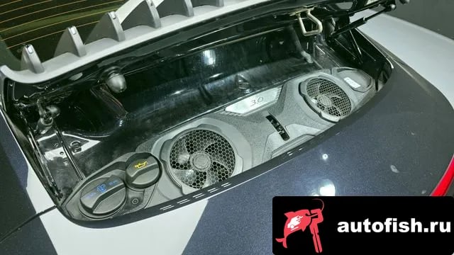 Porsche 911 911 (992) 2021 года - вид 6