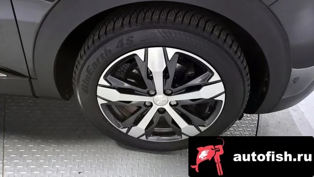 Peugeot 3008 3008 second generation 2018 года - вид 5