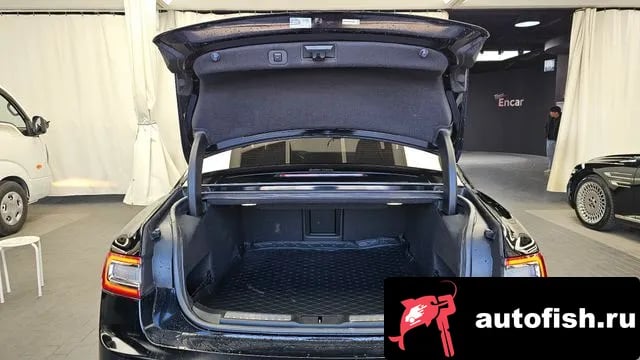 Lincoln Continental Continental 10th Generation 2019 года - похожие автомобили