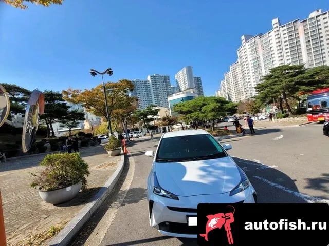 Toyota Prius Prius 4th Generation 2021 года - вид 1