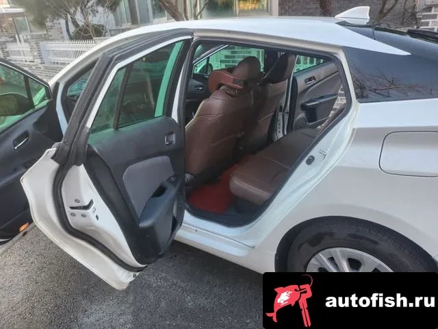 Toyota Prius Prius 4th Generation 2021 года - вид 6