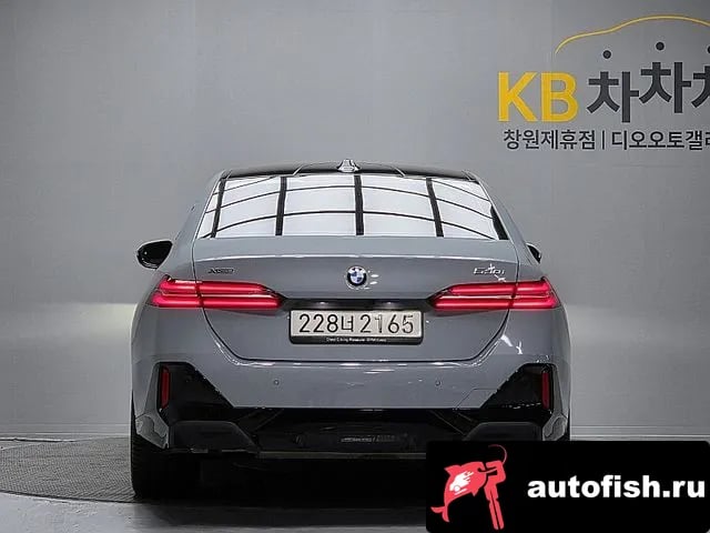 BMW 5-Series 5 Series (G60) 2025 года - вид 4