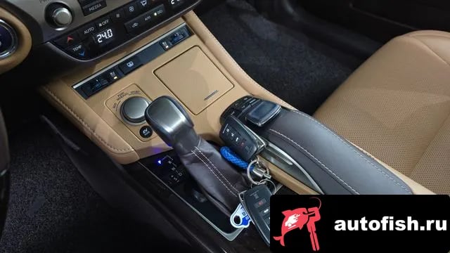 Lexus ES New ES300h 2018 года - похожие автомобили