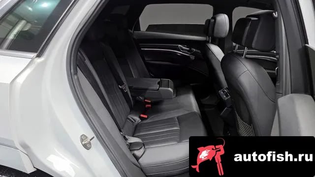 Audi e-tron e-Tron 2022 года - похожие автомобили