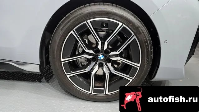 BMW 7-Series 7 Series (G70) 2025 года - вид 5