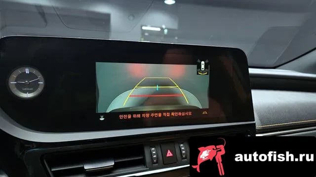 Lexus ES ES300h 7th generation 2022 года - похожие автомобили