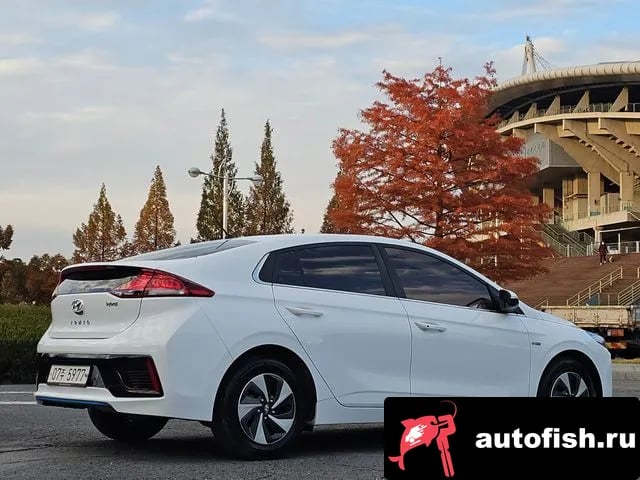 Hyundai Ioniq Ionic Hybrid 2019 года - вид 4