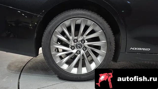 Lexus ES ES300h 7th generation 2018 года - вид 4