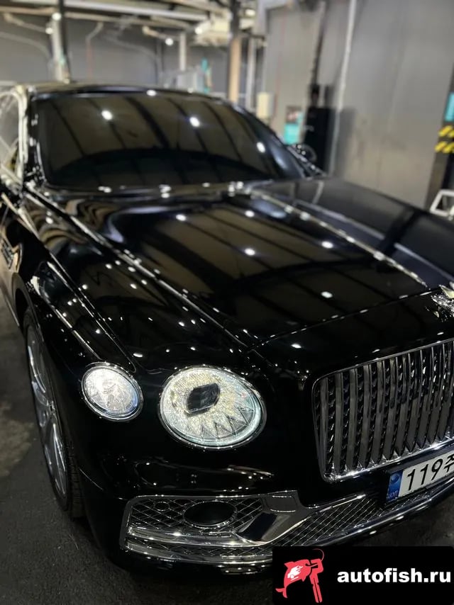 Bentley Flying Spur Flying Spur 3rd Generation 2021 года - вид 3