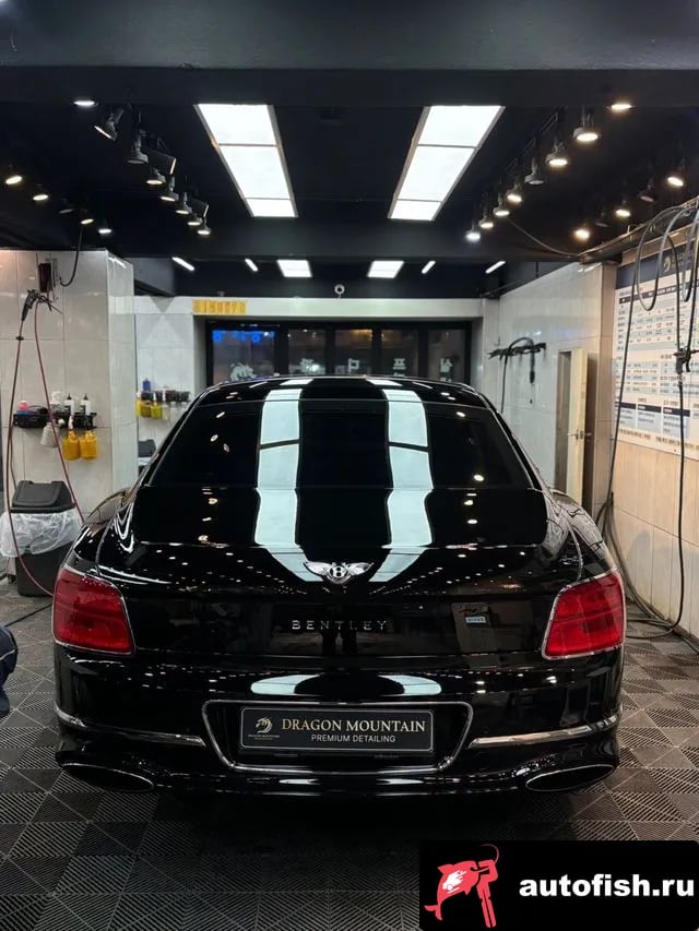 Bentley Flying Spur Flying Spur 3rd Generation 2021 года - похожие автомобили