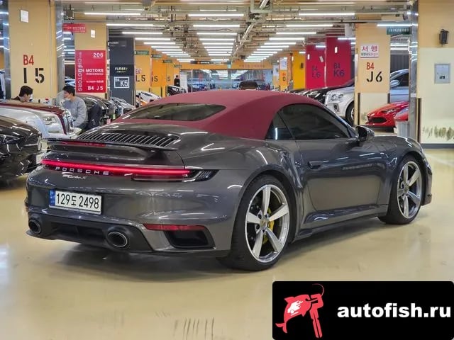 Porsche 911 911 (992) 2021 года - вид 4