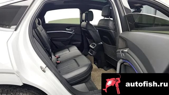 Audi e-tron e-Tron 2022 года - похожие автомобили