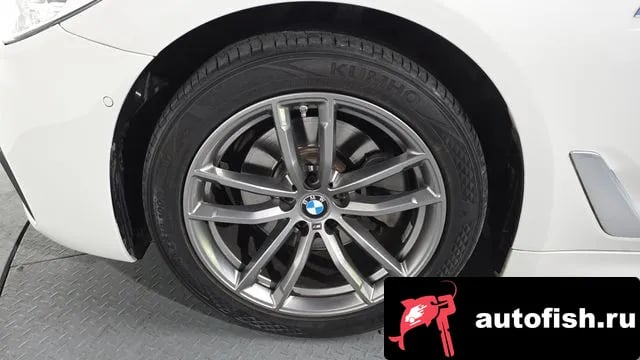 BMW 5-Series 5 Series (G30) 2018 года - вид 4