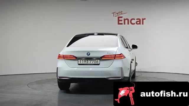 BMW 5-Series 5 Series (G60) 2025 года - вид 3