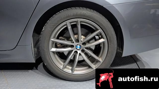 BMW 5-Series 5 Series (G30) 2019 года - вид 5