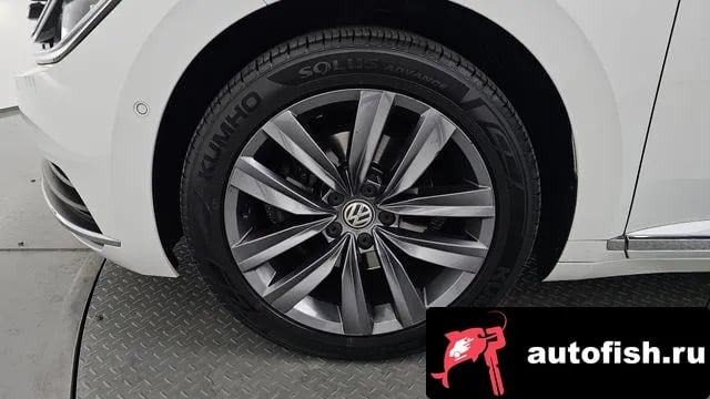 Volkswagen Arteon Atheon 2018 года - вид 4