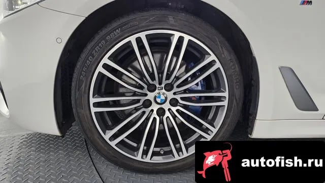 BMW 5-Series 5 Series (G30) 2019 года - вид 5