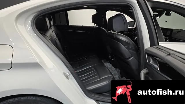 BMW 5-Series 5 Series (G30) 2019 года - похожие автомобили