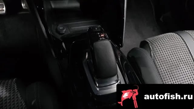 Peugeot 2008 e-2008 second generation 2021 года - похожие автомобили