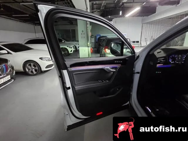 Volkswagen Touareg Tuareg 3rd generation 2025 года - похожие автомобили