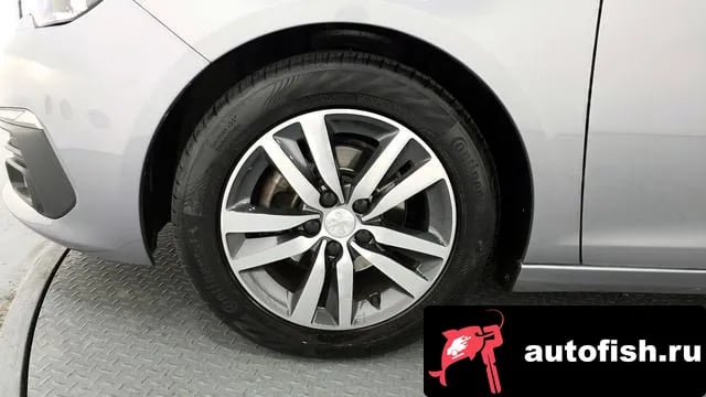 Peugeot 308 308 second generation 2018 года - вид 5