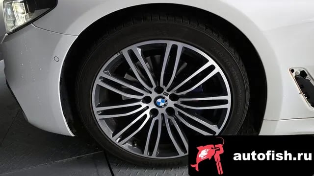 BMW 5-Series 5 Series (G30) 2019 года - вид 5