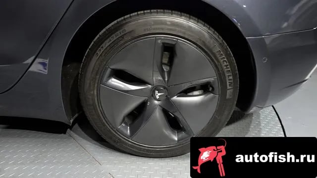 Tesla Model 3 Model 3 2020 года - вид 5