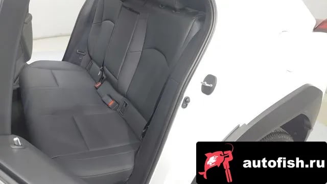 Lexus UX UX300h 2024 года - вид 6