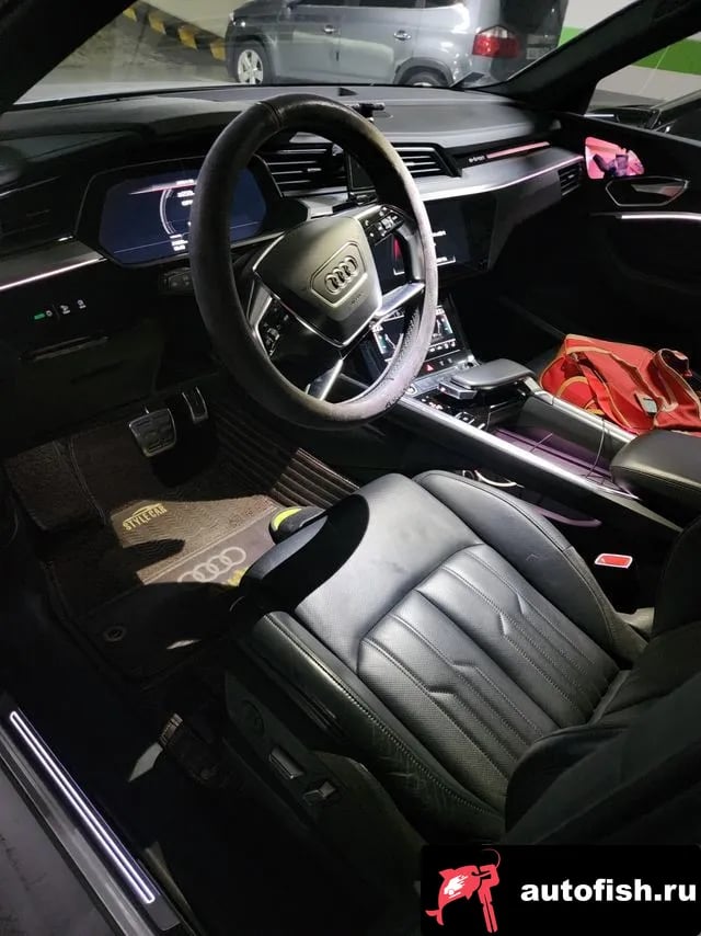 Audi e-tron e-Tron 2021 года - похожие автомобили