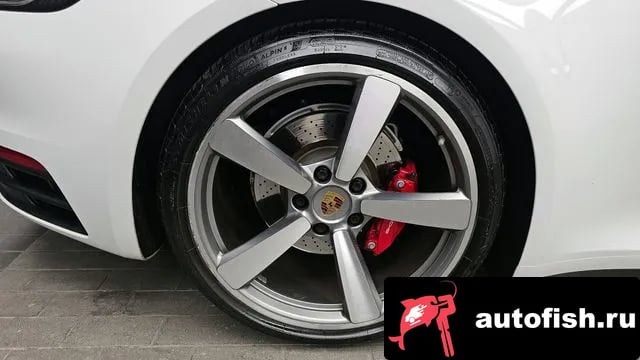 Porsche 911 911 (992) 2020 года - вид 5