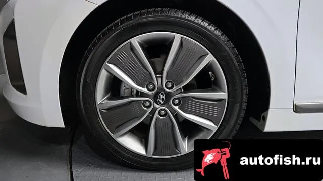 Hyundai Ioniq Ionic Hybrid 2018 года - вид 5