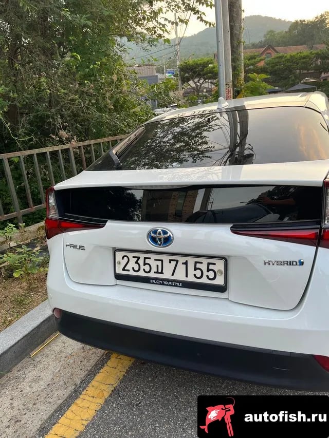 Toyota Prius Prius 4th Generation 2021 года - вид 2