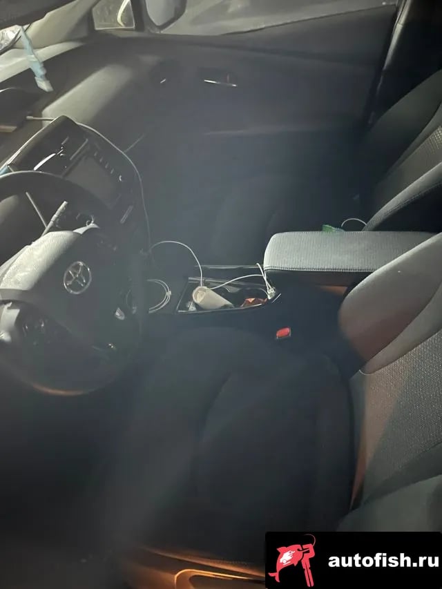 Toyota Prius Prius 4th Generation 2021 года - вид 3