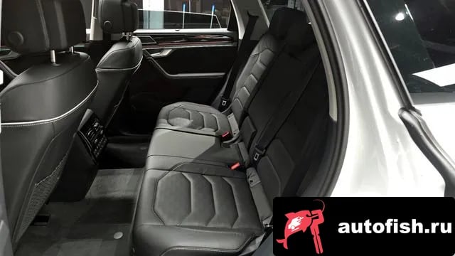 Volkswagen Touareg Tuareg 3rd generation 2025 года - похожие автомобили