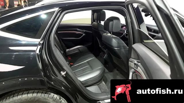 Audi e-tron e-Tron 2021 года - похожие автомобили