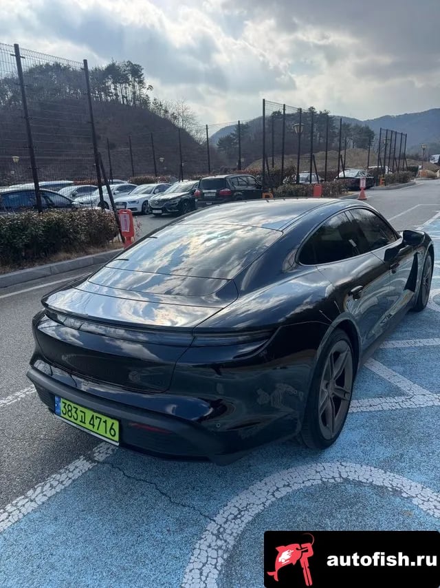 Porsche Taycan Taikan 2025 года - вид 2